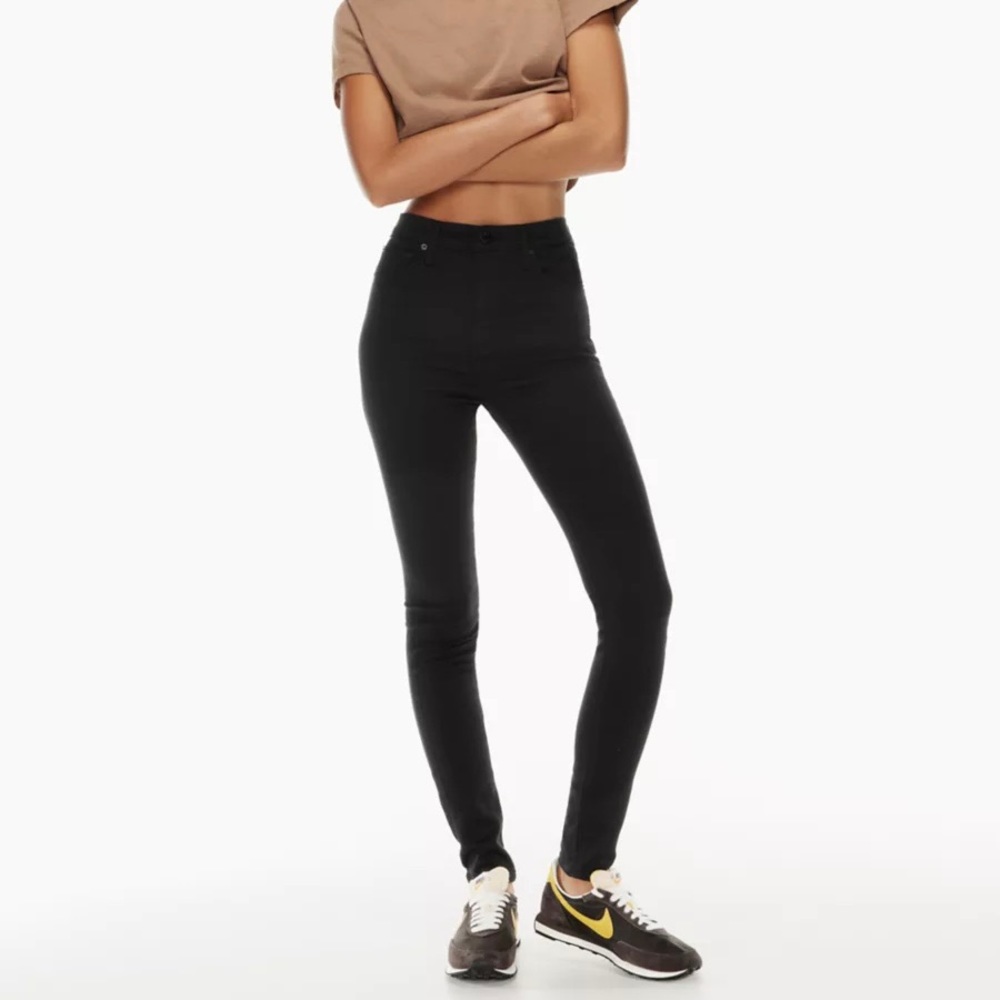 Denim Forum Lola high rise black skinny jeans (Aritzia). 🖤